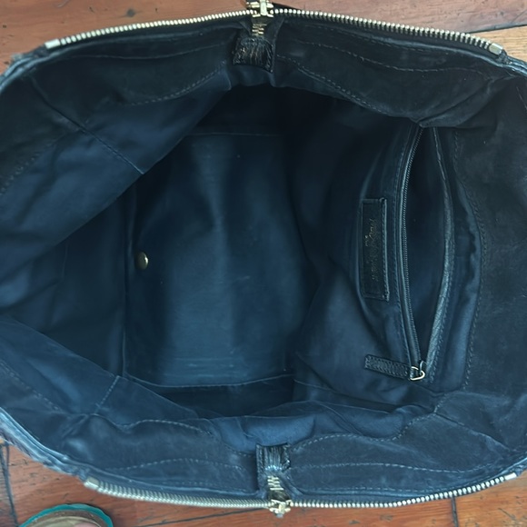 Authentic Yves Saint Laurent Patent Leather Shoulder Bag - Picture 12 of 13